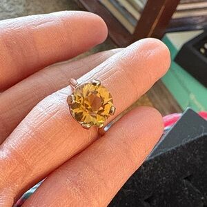 Elegant Gold Solitaire Ring